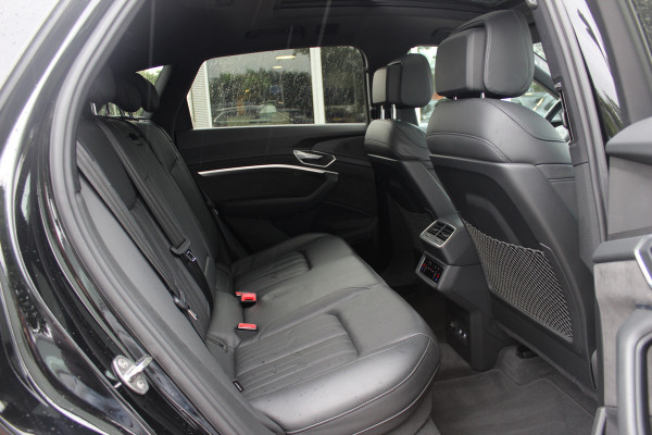Audi e-tron 55 quattro S edition 95 kWh 46.023 km!. / SoH 94,6% / Panoramadak / 360Camera / Head-up / Luxe Leder / Luchtvering / 21'' / B&O / Softclose / Matrix LED / CarPlay / Dodehoek / DAB / ACC / Stoelmassage+Ventilatie