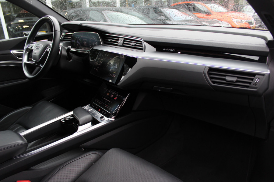 Audi e-tron 55 quattro S edition 95 kWh 46.023 km!. / SoH 94,6% / Panoramadak / 360Camera / Head-up / Luxe Leder / Luchtvering / 21'' / B&O / Softclose / Matrix LED / CarPlay / Dodehoek / DAB / ACC / Stoelmassage+Ventilatie