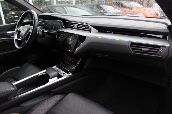 Audi e-tron 55 quattro S edition 95 kWh 46.023 km!. / SoH 94,6% / Panoramadak / 360Camera / Head-up / Luxe Leder / Luchtvering / 21'' / B&O / Softclose / Matrix LED / CarPlay / Dodehoek / DAB / ACC / Stoelmassage+Ventilatie
