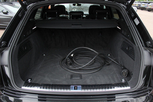 Audi e-tron 55 quattro S edition 95 kWh 46.023 km!. / SoH 94,6% / Panoramadak / 360Camera / Head-up / Luxe Leder / Luchtvering / 21'' / B&O / Softclose / Matrix LED / CarPlay / Dodehoek / DAB / ACC / Stoelmassage+Ventilatie