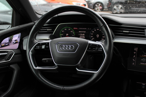 Audi e-tron 55 quattro S edition 95 kWh 46.023 km!. / SoH 94,6% / Panoramadak / 360Camera / Head-up / Luxe Leder / Luchtvering / 21'' / B&O / Softclose / Matrix LED / CarPlay / Dodehoek / DAB / ACC / Stoelmassage+Ventilatie