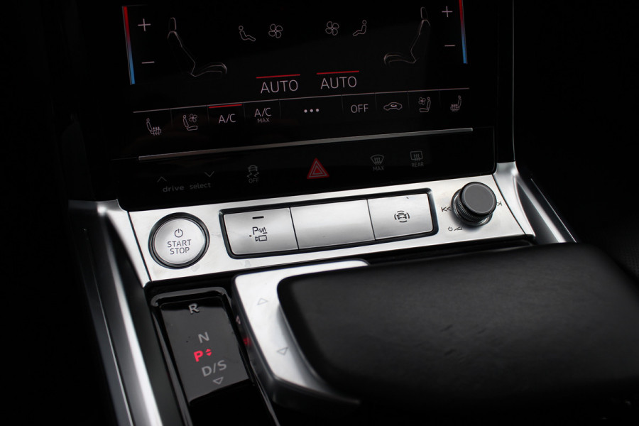 Audi e-tron 55 quattro S edition 95 kWh 46.023 km!. / SoH 94,6% / Panoramadak / 360Camera / Head-up / Luxe Leder / Luchtvering / 21'' / B&O / Softclose / Matrix LED / CarPlay / Dodehoek / DAB / ACC / Stoelmassage+Ventilatie