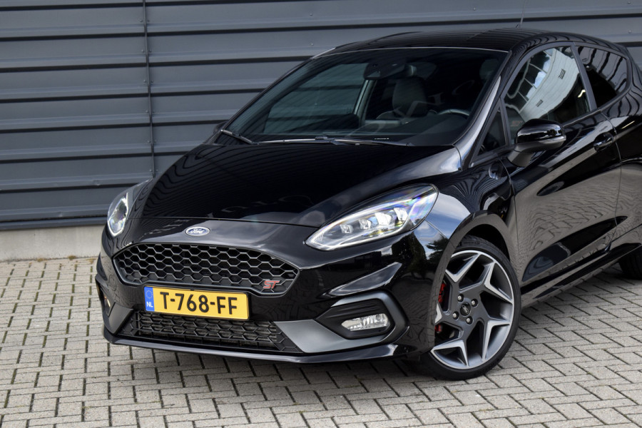 Ford Fiesta 1.5 ST-3 200pk | Recaro Seats | Bang & Olufsen | Keyless Entry & Start | Camera | Stoel + Stuur verwarming |