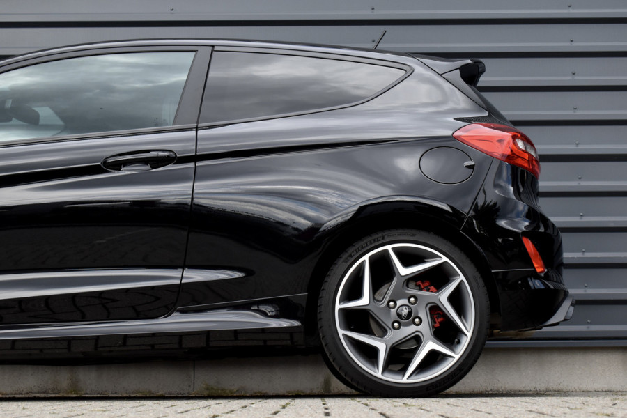Ford Fiesta 1.5 ST-3 200pk | Recaro Seats | Bang & Olufsen | Keyless Entry & Start | Camera | Stoel + Stuur verwarming |