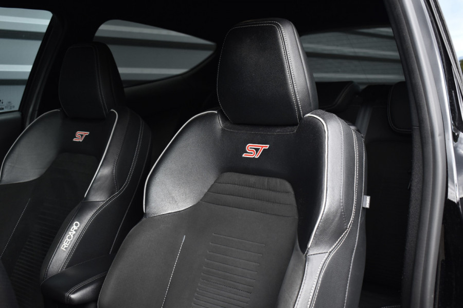 Ford Fiesta 1.5 ST-3 200pk | Recaro Seats | Bang & Olufsen | Keyless Entry & Start | Camera | Stoel + Stuur verwarming |