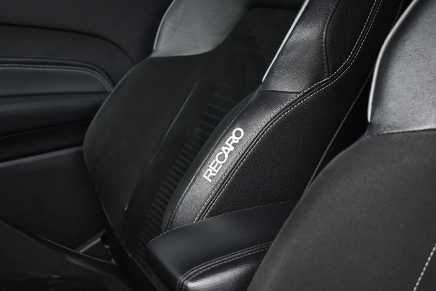 Ford Fiesta 1.5 ST-3 200pk | Recaro Seats | Bang & Olufsen | Keyless Entry & Start | Camera | Stoel + Stuur verwarming |