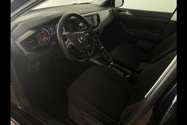 Volkswagen Polo 1.0 TSI Comfortline Business Executive AIRCO NAVI CRUISE APPLE CARPLAY PDC 17INCH CAMERA PRIVACYGLAS NIEUWSTAAT
