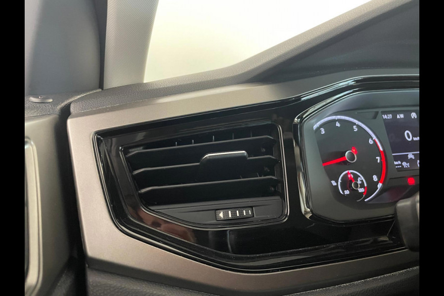 Volkswagen Polo 1.0 TSI Comfortline Business Executive AIRCO NAVI CRUISE APPLE CARPLAY PDC 17INCH CAMERA PRIVACYGLAS NIEUWSTAAT