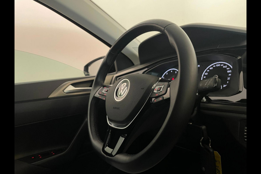 Volkswagen Polo 1.0 TSI Comfortline Business Executive AIRCO NAVI CRUISE APPLE CARPLAY PDC 17INCH CAMERA PRIVACYGLAS NIEUWSTAAT