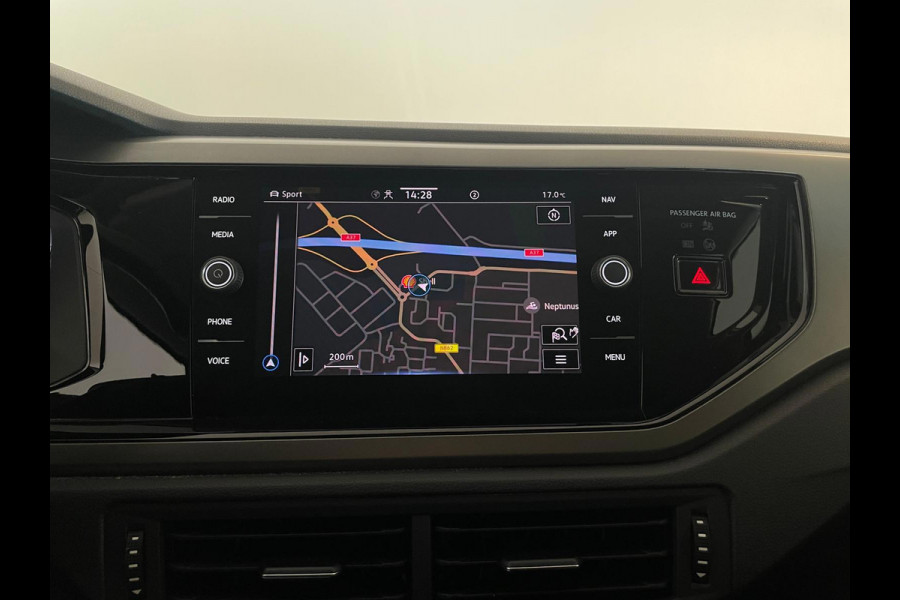 Volkswagen Polo 1.0 TSI Comfortline Business Executive AIRCO NAVI CRUISE APPLE CARPLAY PDC 17INCH CAMERA PRIVACYGLAS NIEUWSTAAT