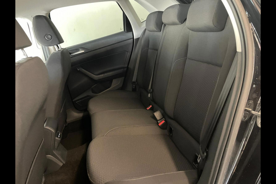 Volkswagen Polo 1.0 TSI Comfortline Business Executive AIRCO NAVI CRUISE APPLE CARPLAY PDC 17INCH CAMERA PRIVACYGLAS NIEUWSTAAT