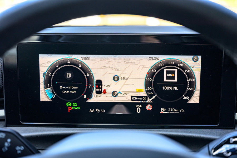 Volkswagen T-Roc 1.5 eTsi R-Line R-Line Pano/Trekhaak/Sfeer/iQ-lights