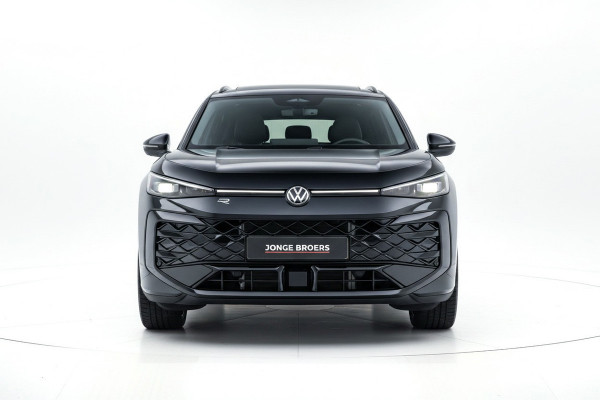 Volkswagen T-Roc 1.5 eTsi R-Line R-Line Pano/Trekhaak/Sfeer/iQ-lights