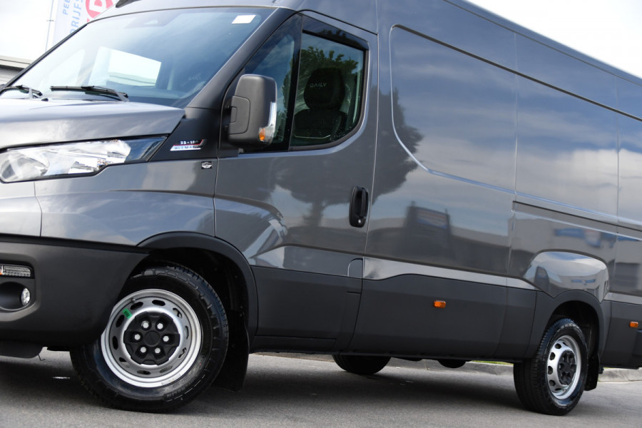 Iveco Daily 35S18 L2H2 PB Edition FACELIFT! Virtual, Adaptieve Cruise, Camera, Carplay, Automaat, 3500kg Trekhaak, Sensoren, 180pk, Multimedia, Uniek!