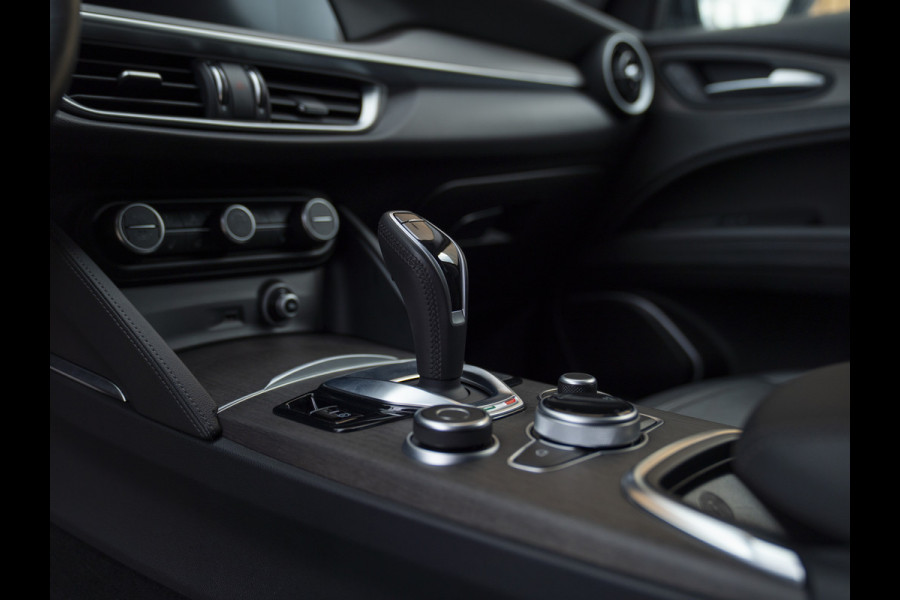 Alfa Romeo Stelvio 2.0T 280pk AWD Ti Lusso MY21 | Verde Visconti | Lederen dash. | CarPlay | Adapt. cruise