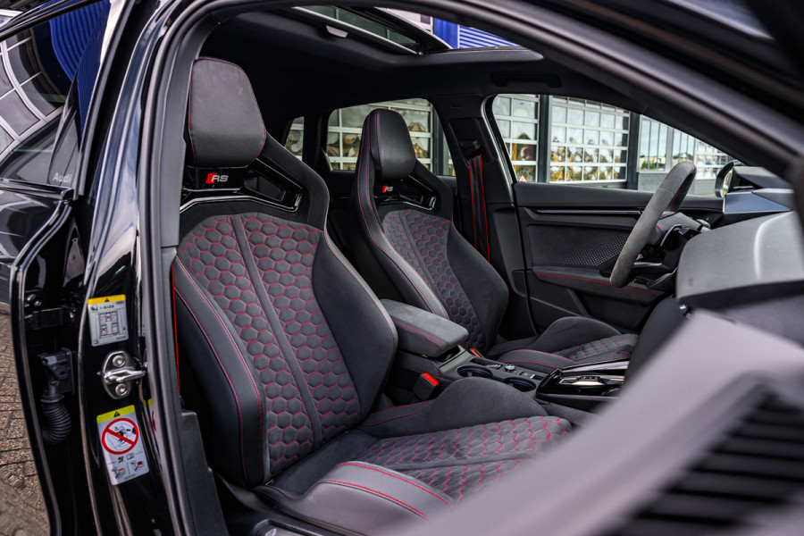 Audi A3 Sportback 2.5 TFSI RS 3 quattro Pano/Schaalstoelen/Carbon/HuD