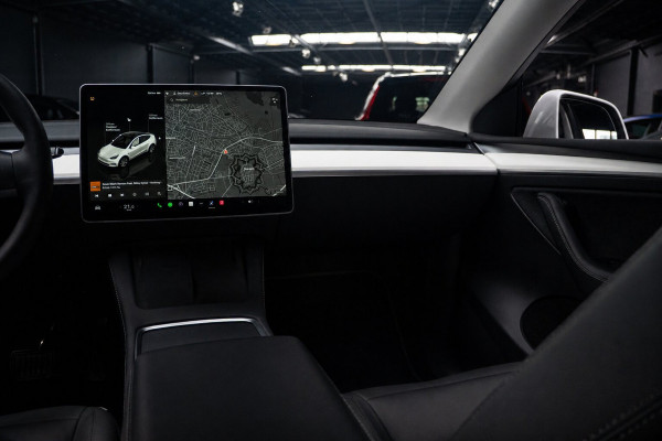 Tesla Model Y SOH: 95,8% Navi 360° Leer ACC Autopilot PDC Elektr. achterklep Stoelverwarmimg voor en achter Stuurverwarming Optie: Full Self-Driving Capability BTW auto