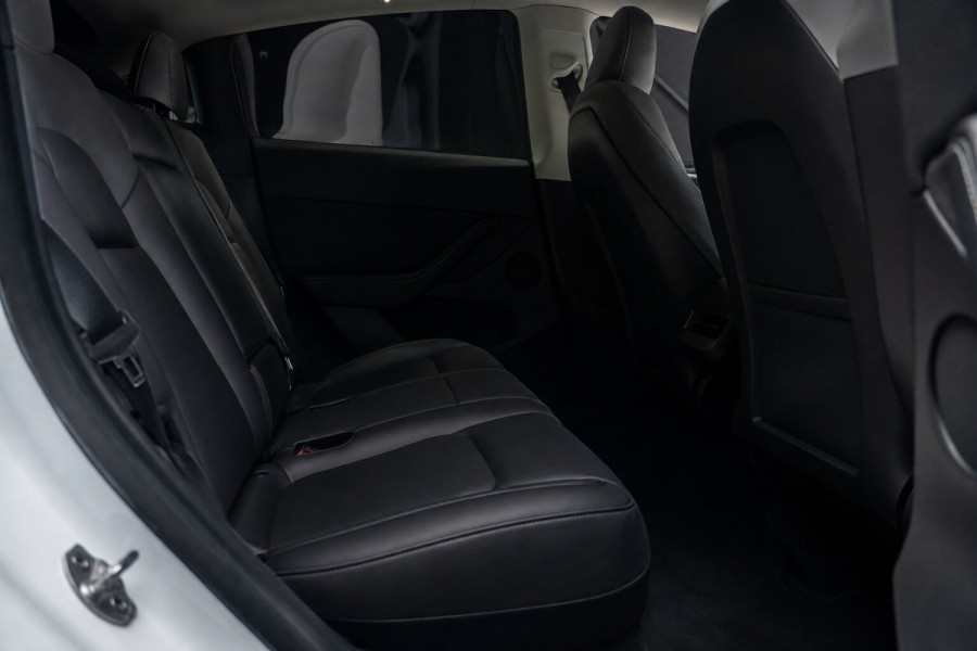 Tesla Model Y SOH: 95,8% Navi 360° Leer ACC Autopilot PDC Elektr. achterklep Stoelverwarmimg voor en achter Stuurverwarming Optie: Full Self-Driving Capability BTW auto