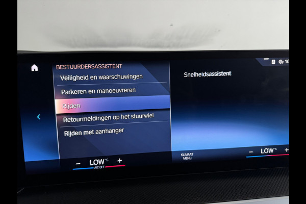 BMW 3 Serie Touring 330e Touring Pano|Drive Assist|Blindspot|H/K|Trekhaak