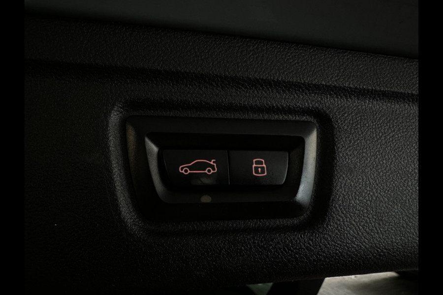 BMW 3 Serie Touring 330e Touring Pano|Drive Assist|Blindspot|H/K|Trekhaak