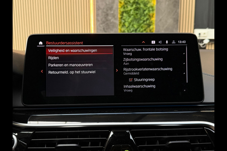 BMW 5 Serie 530e High Executive M-SPORT|SCHUIFDAK|HuD|360 CAMERA|LASER|MEMORY|KEYLESS|SFEERVERLICHTING|DODEHOEK|LANE ASSIST|ACC|