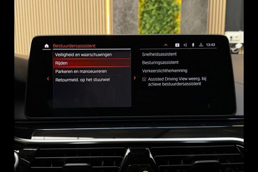 BMW 5 Serie 530e High Executive M-SPORT|SCHUIFDAK|HuD|360 CAMERA|LASER|MEMORY|KEYLESS|SFEERVERLICHTING|DODEHOEK|LANE ASSIST|ACC|