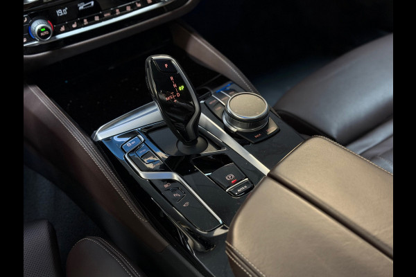 BMW 5 Serie 530e High Executive M-SPORT|SCHUIFDAK|HuD|360 CAMERA|LASER|MEMORY|KEYLESS|SFEERVERLICHTING|DODEHOEK|LANE ASSIST|ACC|