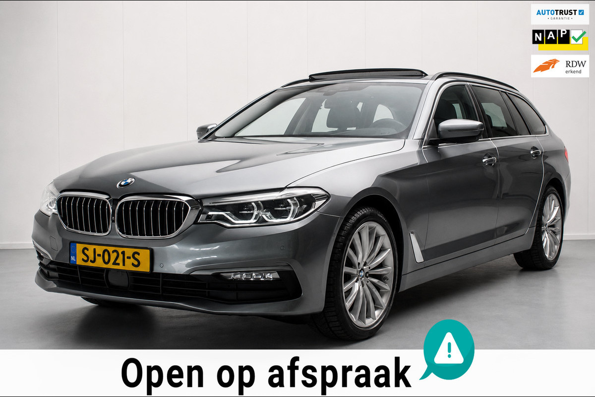BMW 5 Serie Touring 520i High Executive Luxury Line NL-auto [ Adaptive Cruise Panoramadak Harman/Kardon El. Trekhaak 360 Camera ]