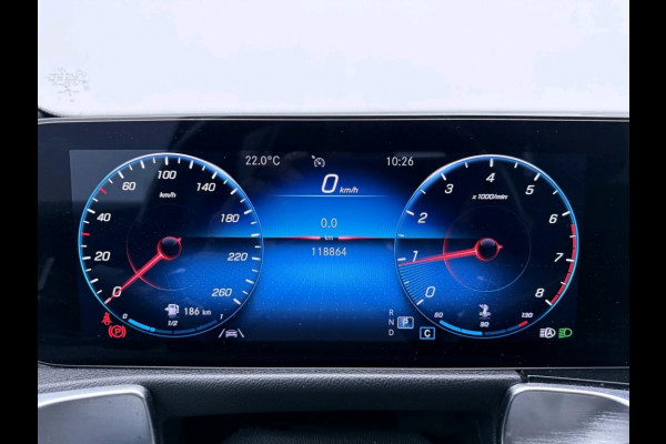 Mercedes-Benz Glb 180 Business Solution AMG AMG Line | Night Pakket | Panorama Schuif-Kanteldak | Parkeerpakket met achteruitrijcamera | Stoelverwarming. Inclusief 24 maanden MB Certified garantie voor Europa.