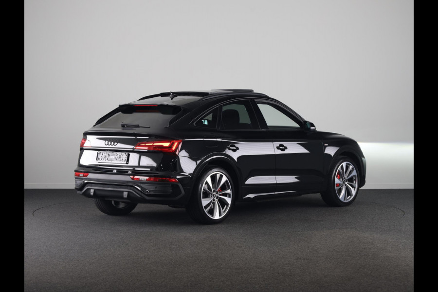 Audi Q5 Sportback 55 TFSI e S edition Competition 367pk | Private Lease € 994,- per maand |  Panoramadak | Trekhaak | Head up Display | B&O Premium Audio | Verlengde garantie | S-line interieur