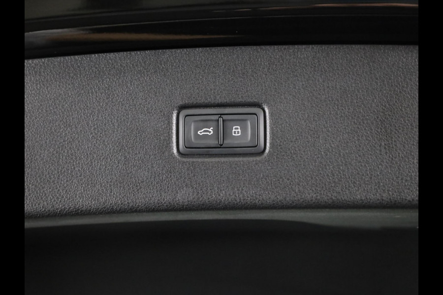 Audi Q5 Sportback 55 TFSI e S edition Competition 367pk | Private Lease € 994,- per maand |  Panoramadak | Trekhaak | Head up Display | B&O Premium Audio | Verlengde garantie | S-line interieur