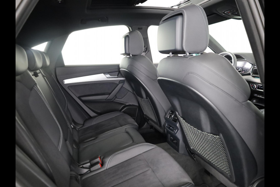 Audi Q5 Sportback 55 TFSI e S edition Competition 367pk | Private Lease € 994,- per maand |  Panoramadak | Trekhaak | Head up Display | B&O Premium Audio | Verlengde garantie | S-line interieur