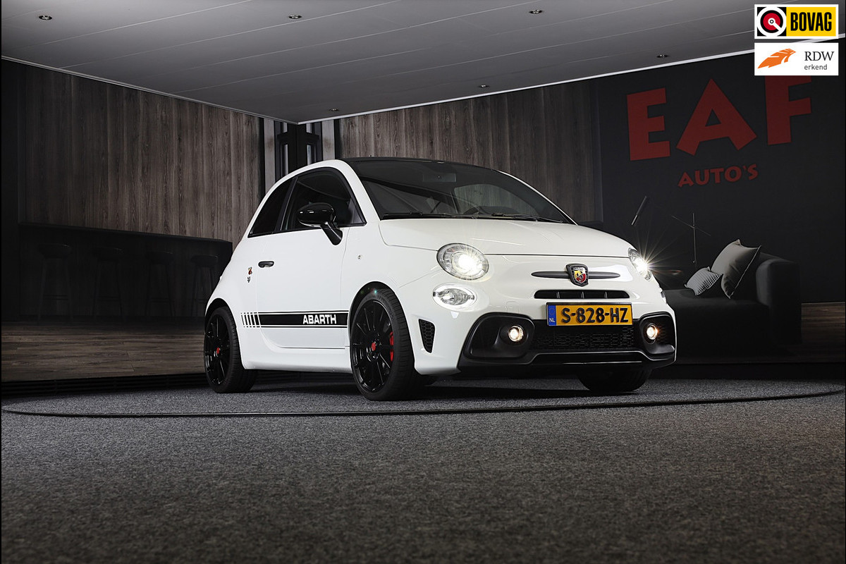 Fiat 500 1.4 T-Jet Abarth Esseesse 70th Anniversary / Sabelt Stoelen / AKRAPOVIC / Carbon / Navi / Ecc / Rode Gordels / Led