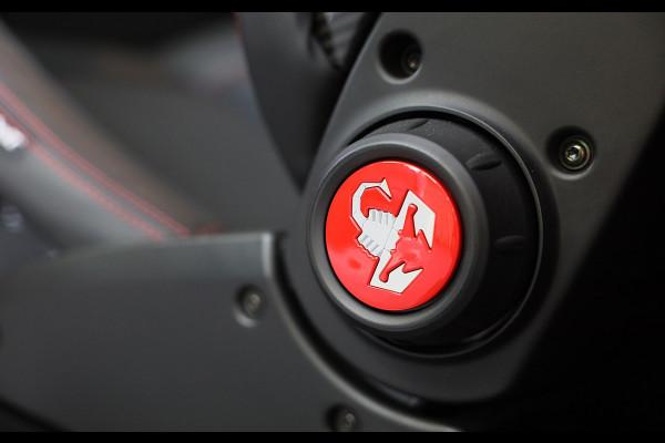 Fiat 500 1.4 T-Jet Abarth Esseesse 70th Anniversary / Sabelt Stoelen / AKRAPOVIC / Carbon / Navi / Ecc / Rode Gordels / Led