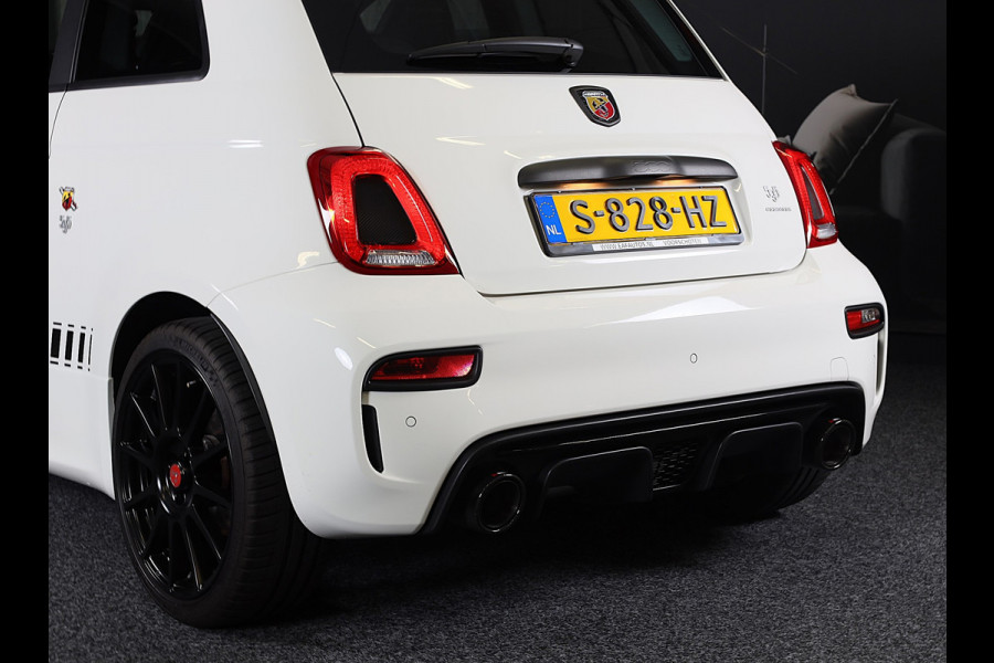 Fiat 500 1.4 T-Jet Abarth Esseesse 70th Anniversary / Sabelt Stoelen / AKRAPOVIC / Carbon / Navi / Ecc / Rode Gordels / Led