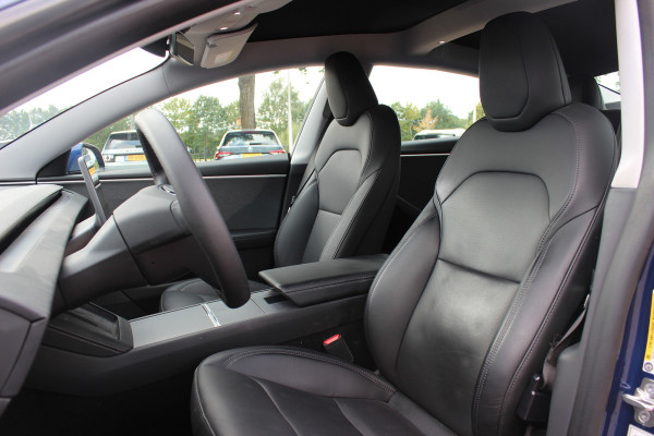 Tesla Model 3 RWD 60 kWh / Autopilot 4 / 4season banden / Panoramadak / Camera / Leder / 18'' / Navigatie / Stoelverwarming