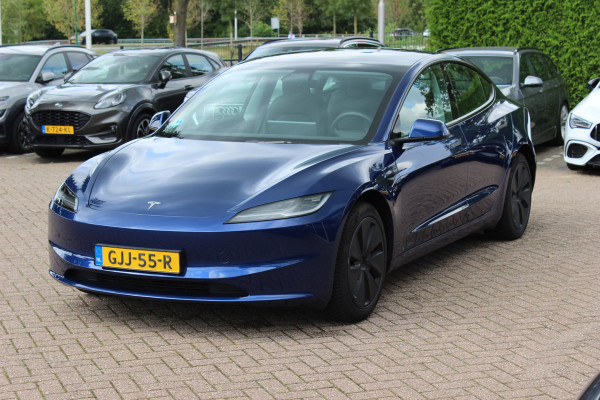 Tesla Model 3 RWD 60 kWh / Autopilot 4 / 4season banden / Panoramadak / Camera / Leder / 18'' / Navigatie / Stoelverwarming