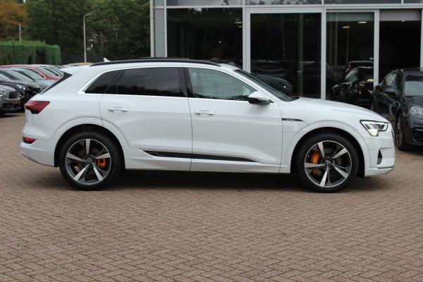 Audi e-tron e-tron 55 quattro advanced Pro Line Plus 95 kWh / SoH 93,7% / Panoramadak / 360Camera / Head-up / Leder / 21'' / Luchtvering / B&O / Softclose / Sportstoelen / Stoelverwarming / Dodehoek / DAB / ACC