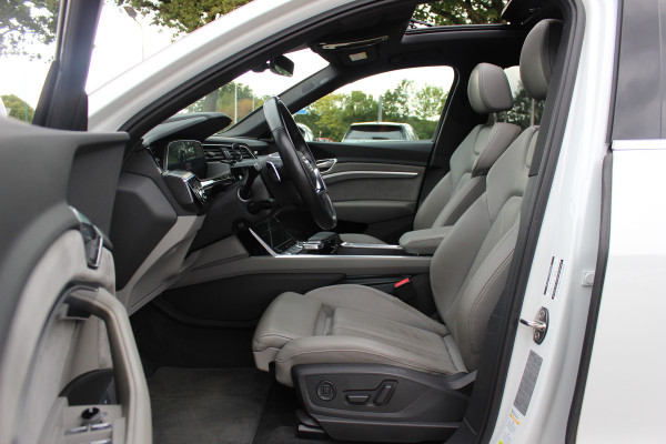 Audi e-tron e-tron 55 quattro advanced Pro Line Plus 95 kWh / SoH 93,7% / Panoramadak / 360Camera / Head-up / Leder / 21'' / Luchtvering / B&O / Softclose / Sportstoelen / Stoelverwarming / Dodehoek / DAB / ACC