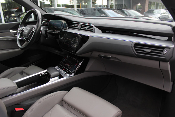 Audi e-tron e-tron 55 quattro advanced Pro Line Plus 95 kWh / SoH 93,7% / Panoramadak / 360Camera / Head-up / Leder / 21'' / Luchtvering / B&O / Softclose / Sportstoelen / Stoelverwarming / Dodehoek / DAB / ACC