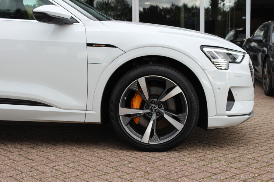 Audi e-tron e-tron 55 quattro advanced Pro Line Plus 95 kWh / SoH 93,7% / Panoramadak / 360Camera / Head-up / Leder / 21'' / Luchtvering / B&O / Softclose / Sportstoelen / Stoelverwarming / Dodehoek / DAB / ACC