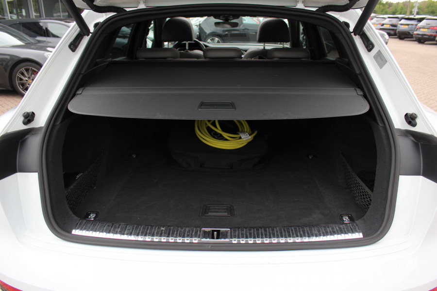 Audi e-tron e-tron 55 quattro advanced Pro Line Plus 95 kWh / SoH 93,7% / Panoramadak / 360Camera / Head-up / Leder / 21'' / Luchtvering / B&O / Softclose / Sportstoelen / Stoelverwarming / Dodehoek / DAB / ACC