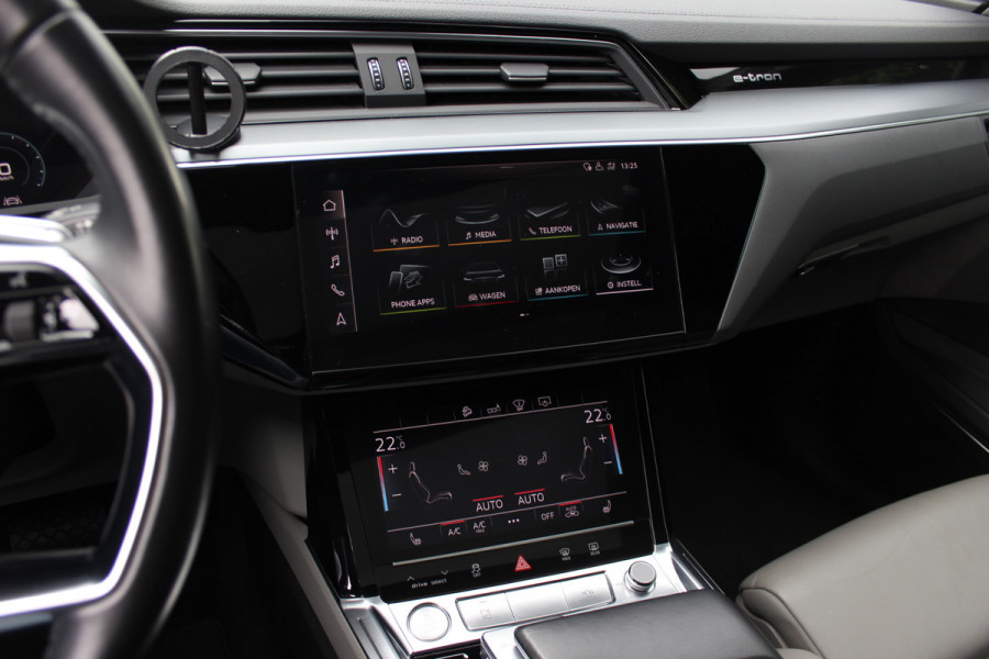 Audi e-tron e-tron 55 quattro advanced Pro Line Plus 95 kWh / SoH 93,7% / Panoramadak / 360Camera / Head-up / Leder / 21'' / Luchtvering / B&O / Softclose / Sportstoelen / Stoelverwarming / Dodehoek / DAB / ACC