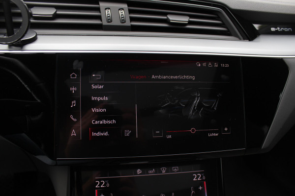 Audi e-tron e-tron 55 quattro advanced Pro Line Plus 95 kWh / SoH 93,7% / Panoramadak / 360Camera / Head-up / Leder / 21'' / Luchtvering / B&O / Softclose / Sportstoelen / Stoelverwarming / Dodehoek / DAB / ACC