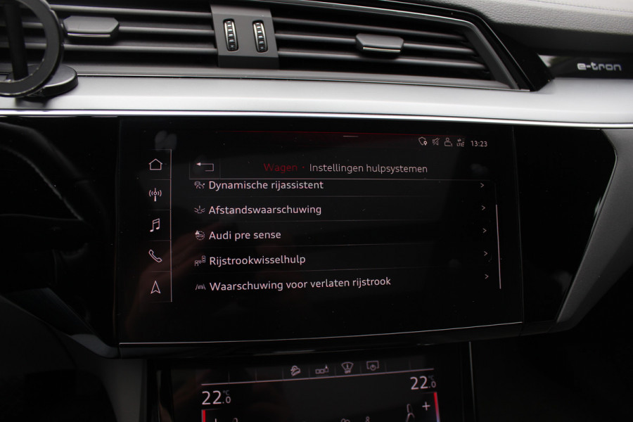 Audi e-tron e-tron 55 quattro advanced Pro Line Plus 95 kWh / SoH 93,7% / Panoramadak / 360Camera / Head-up / Leder / 21'' / Luchtvering / B&O / Softclose / Sportstoelen / Stoelverwarming / Dodehoek / DAB / ACC