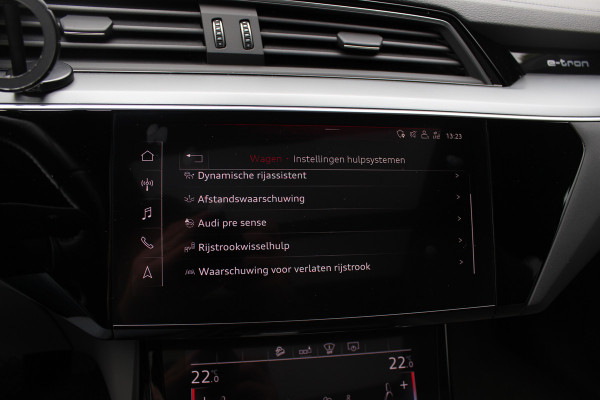 Audi e-tron e-tron 55 quattro advanced Pro Line Plus 95 kWh / SoH 93,7% / Panoramadak / 360Camera / Head-up / Leder / 21'' / Luchtvering / B&O / Softclose / Sportstoelen / Stoelverwarming / Dodehoek / DAB / ACC