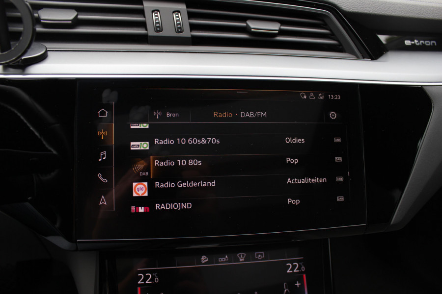 Audi e-tron e-tron 55 quattro advanced Pro Line Plus 95 kWh / SoH 93,7% / Panoramadak / 360Camera / Head-up / Leder / 21'' / Luchtvering / B&O / Softclose / Sportstoelen / Stoelverwarming / Dodehoek / DAB / ACC