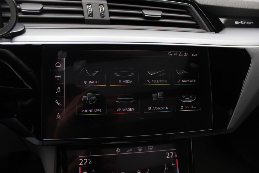 Audi e-tron e-tron 55 quattro advanced Pro Line Plus 95 kWh / SoH 93,7% / Panoramadak / 360Camera / Head-up / Leder / 21'' / Luchtvering / B&O / Softclose / Sportstoelen / Stoelverwarming / Dodehoek / DAB / ACC