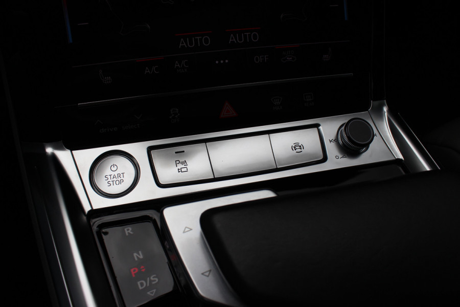 Audi e-tron e-tron 55 quattro advanced Pro Line Plus 95 kWh / SoH 93,7% / Panoramadak / 360Camera / Head-up / Leder / 21'' / Luchtvering / B&O / Softclose / Sportstoelen / Stoelverwarming / Dodehoek / DAB / ACC