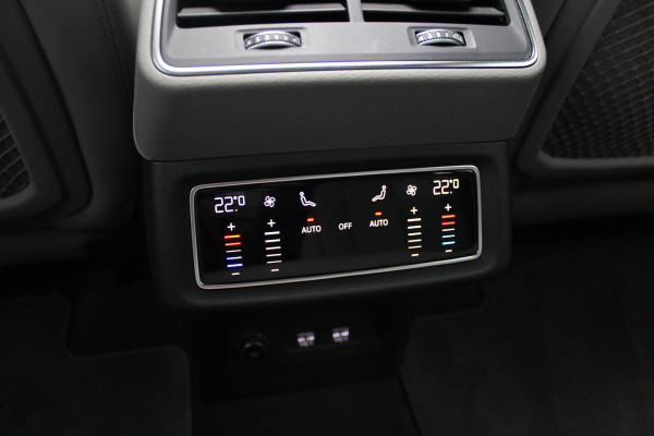 Audi e-tron e-tron 55 quattro advanced Pro Line Plus 95 kWh / SoH 93,7% / Panoramadak / 360Camera / Head-up / Leder / 21'' / Luchtvering / B&O / Softclose / Sportstoelen / Stoelverwarming / Dodehoek / DAB / ACC